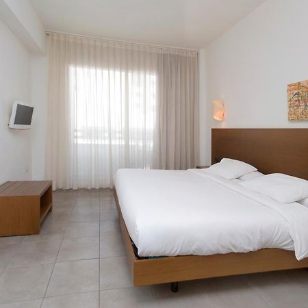 Es Mitjorn Hotel Sant Antoni de Portmany Екстериор снимка
