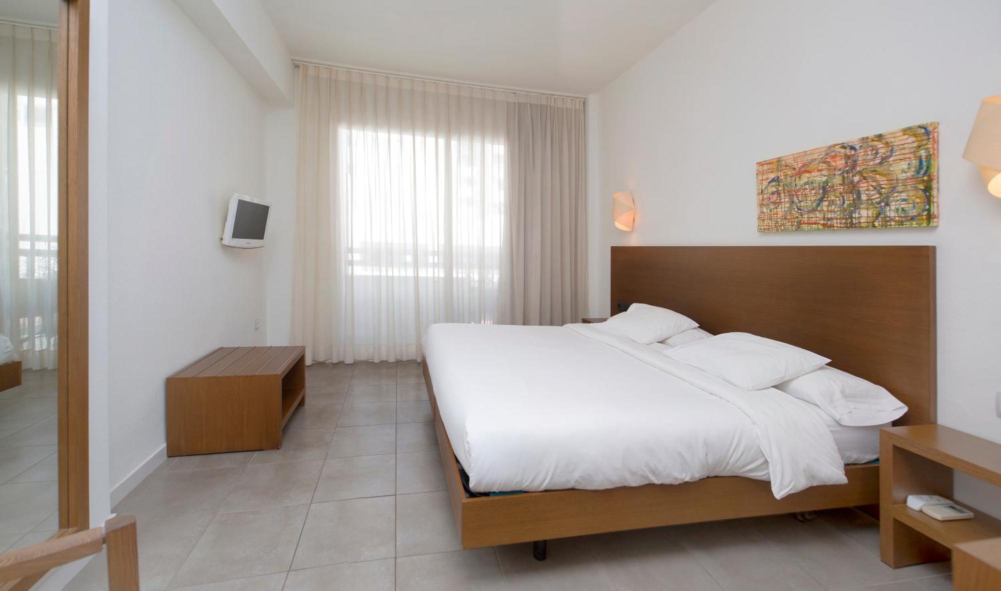 Es Mitjorn Hotel Sant Antoni de Portmany Екстериор снимка