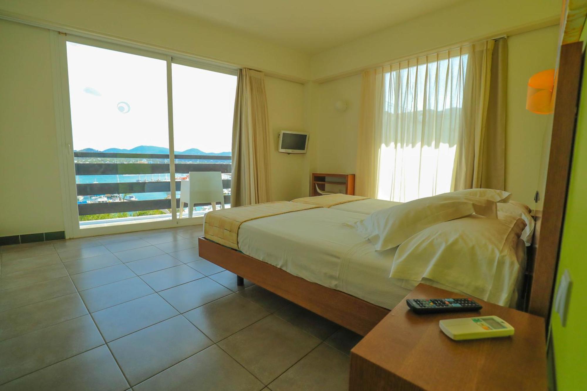 Es Mitjorn Hotel Sant Antoni de Portmany Екстериор снимка