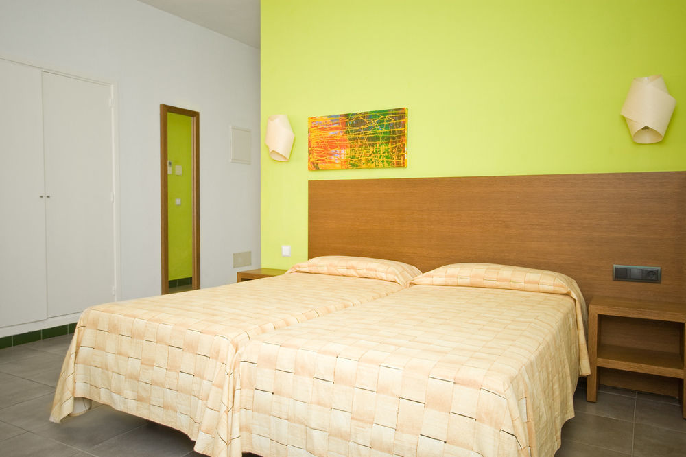 Es Mitjorn Hotel Sant Antoni de Portmany Екстериор снимка