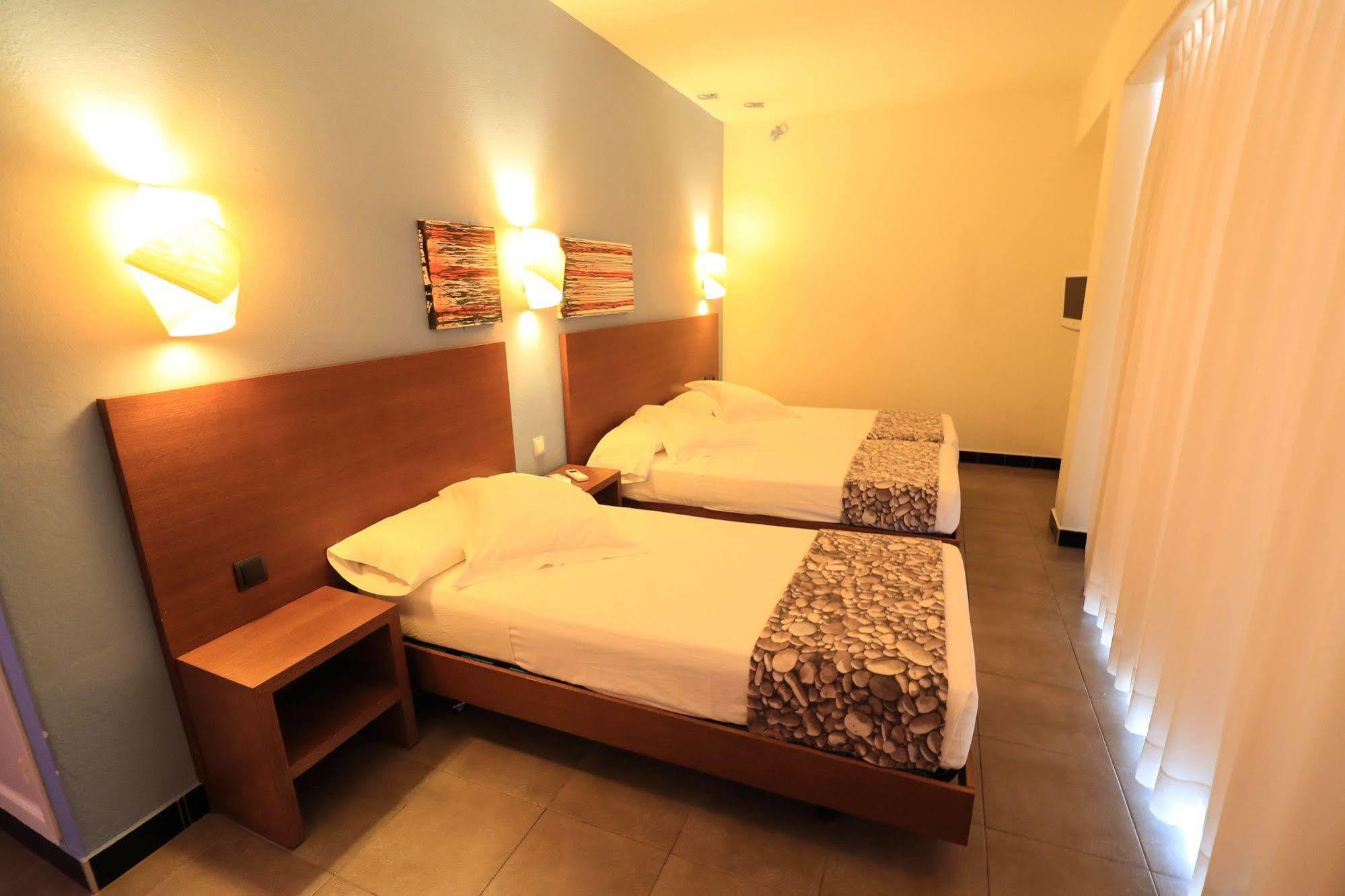 Es Mitjorn Hotel Sant Antoni de Portmany Екстериор снимка