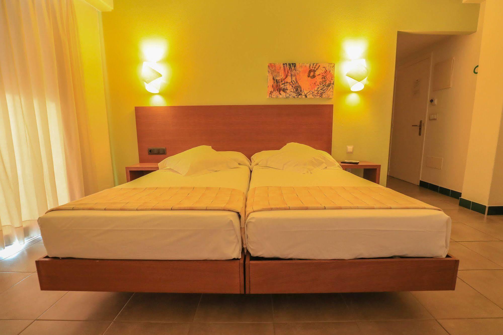Es Mitjorn Hotel Sant Antoni de Portmany Екстериор снимка