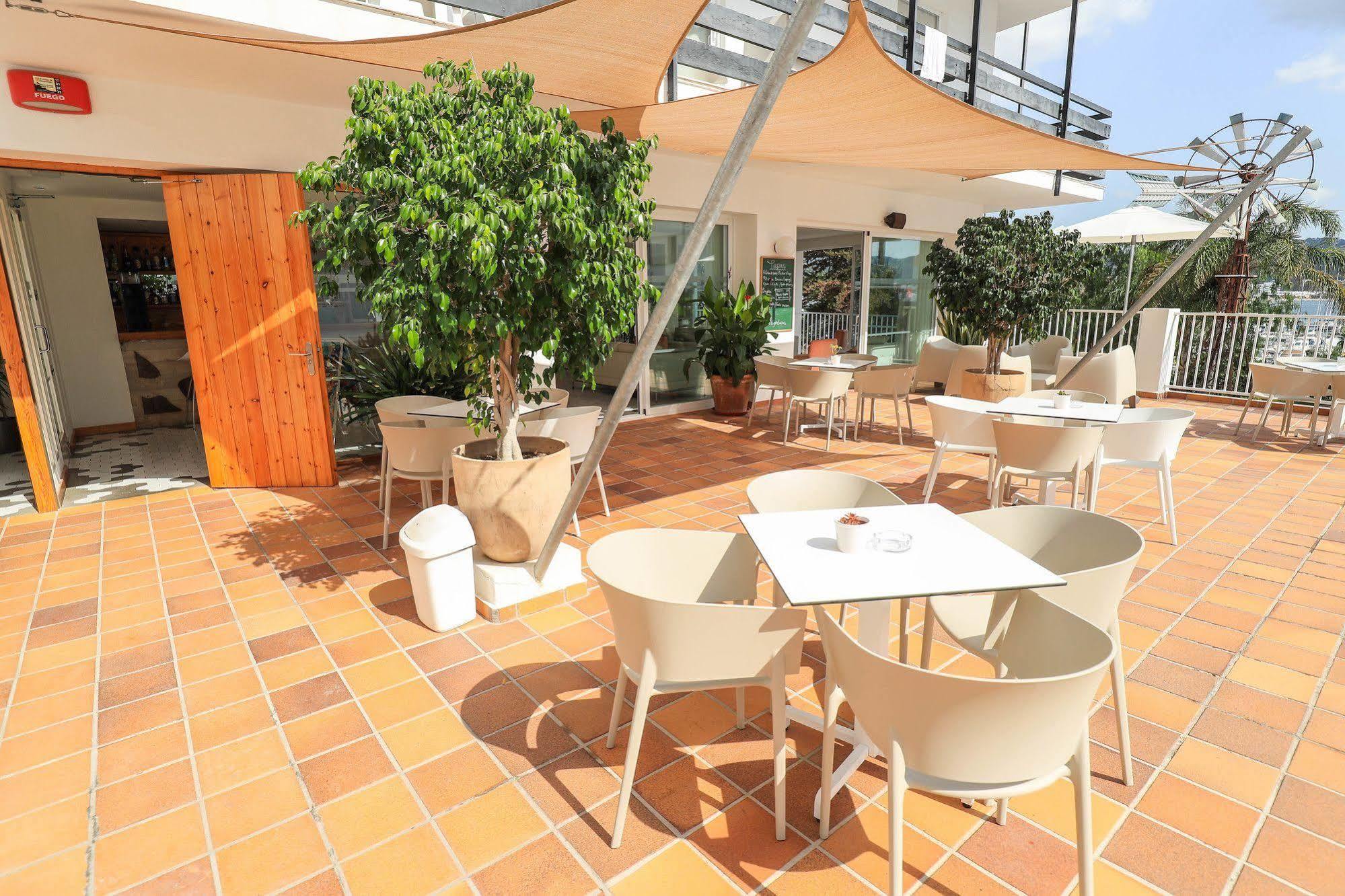 Es Mitjorn Hotel Sant Antoni de Portmany Екстериор снимка
